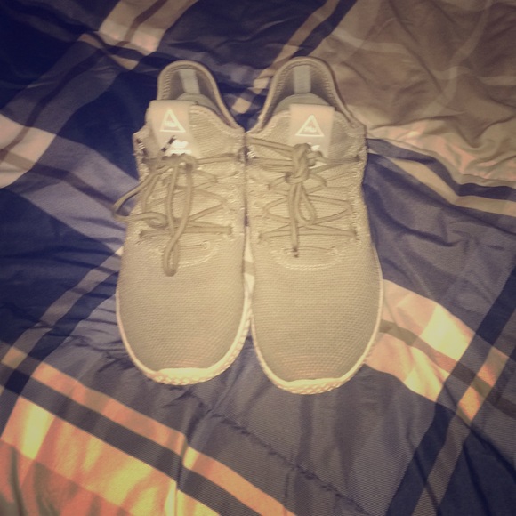 3rd version of the Adidas Hu Pharrell Williams - Picture 1 of 4